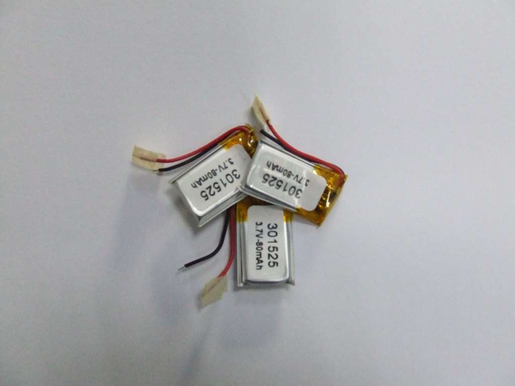 BATTERIA AI POLIMERI DI LITIO 25 X 15 X 3 MM 3,7 V 80 MAH - Clicca l'immagine per chiudere