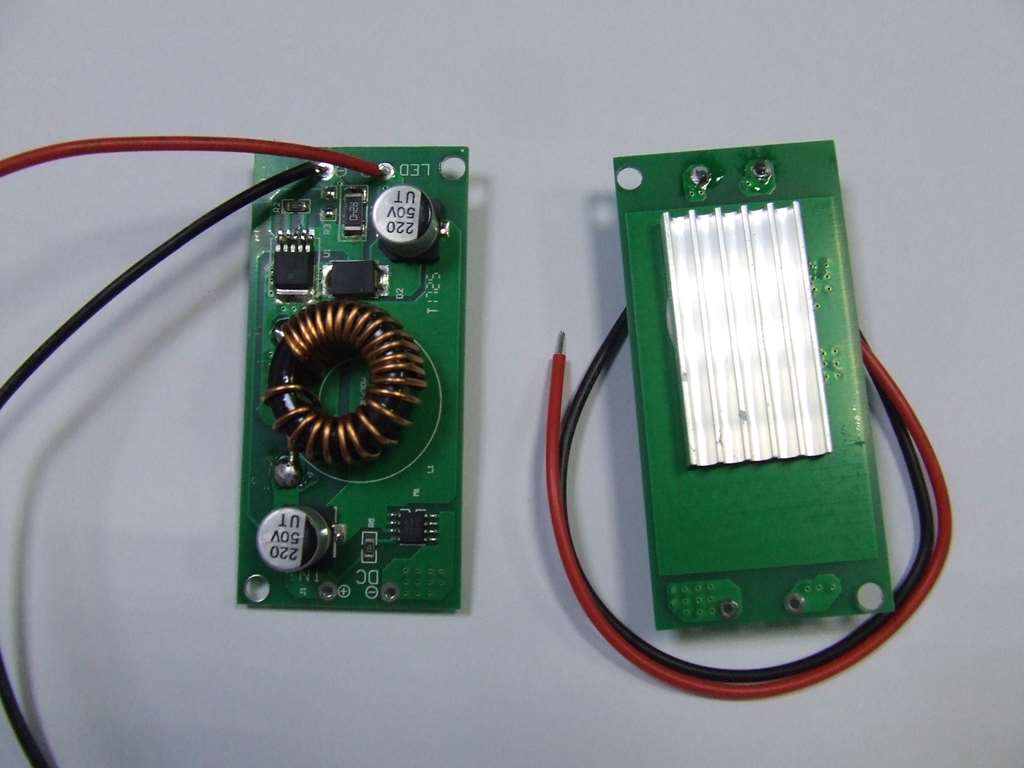 DRIVER PER LED INGRESSO 12 A 24 VOLT USCITA 73 VOLT FISSI 30 W. DRIVER PER LED INGRESSO 12 A 24 VOLT USCITA 73 VOLT FISSI 30 W.