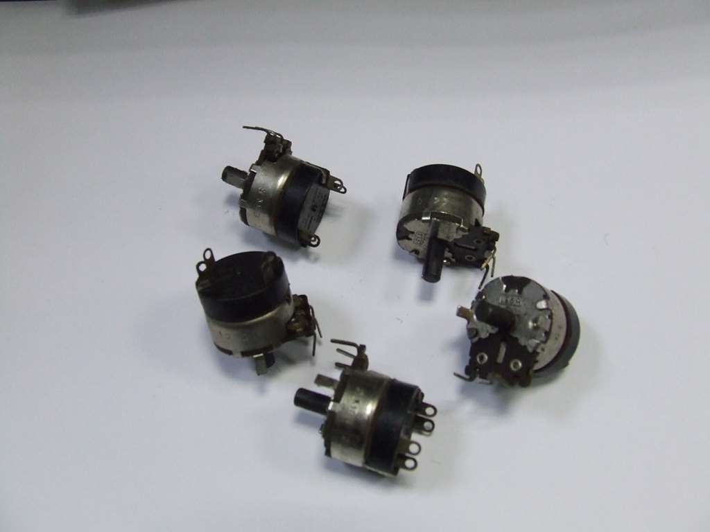 POTENZIOMETRO CON INTERRUTTORE DA CIRCUITO STAMPATO 5 KOHM D POTENZIOMETRO CON INTERRUTTORE DA CIRCUITO STAMPATO 5 KOHM D