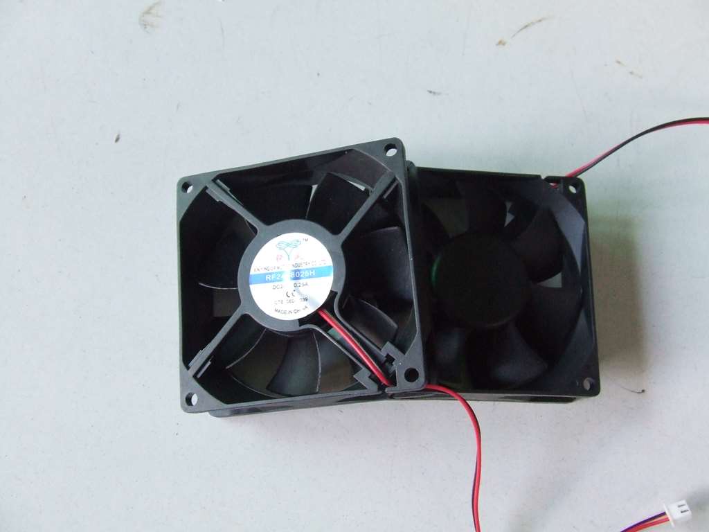 VENTOLA IN RESINA 24 VOLT 80X80X2,5 MM VENTOLA IN RESINA 24 VOLT 80X80X2,5 MM