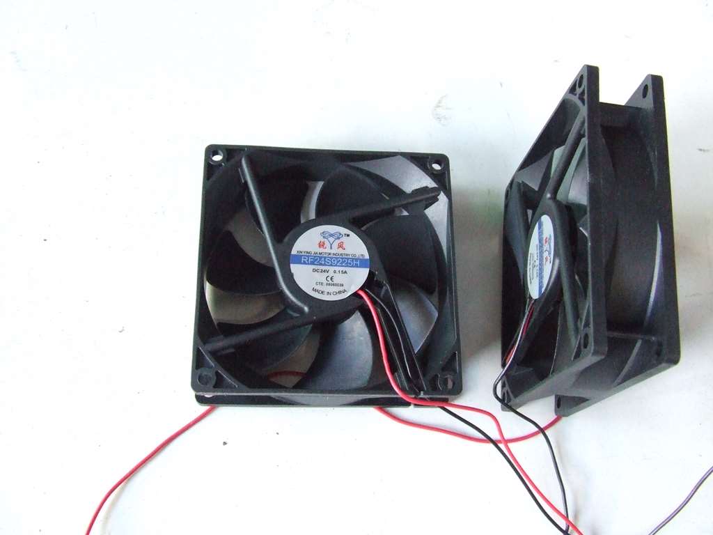 VENTOLA IN RESINA 24 VOLT 90X90X2,5 MM VENTOLA IN RESINA 24 VOLT 90X90X2,5 MM