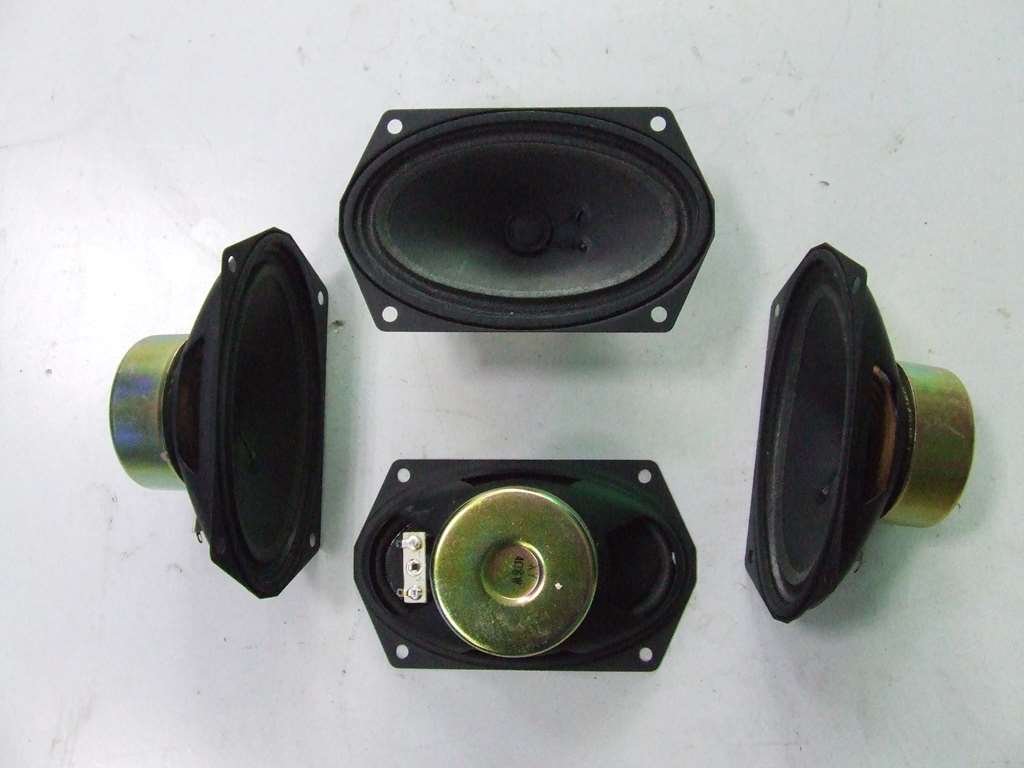 ALTOPARLANTE AMAGNETICO OVALE KIT 4 PEZZI 4 OHM 5W 78X128 MM ALTOPARLANTE AMAGNETICO OVALE KIT 4 PEZZI 4 OHM 5W 78X128 MM