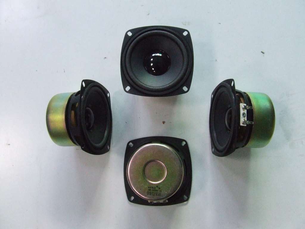 ALTOPARLANTE AMAGNETICO QUADRATO KIT 4 PEZZI 4 OHM 30W 10 CM ALTOPARLANTE AMAGNETICO QUADRATO KIT 4 PEZZI 4 OHM 30W 10 CM