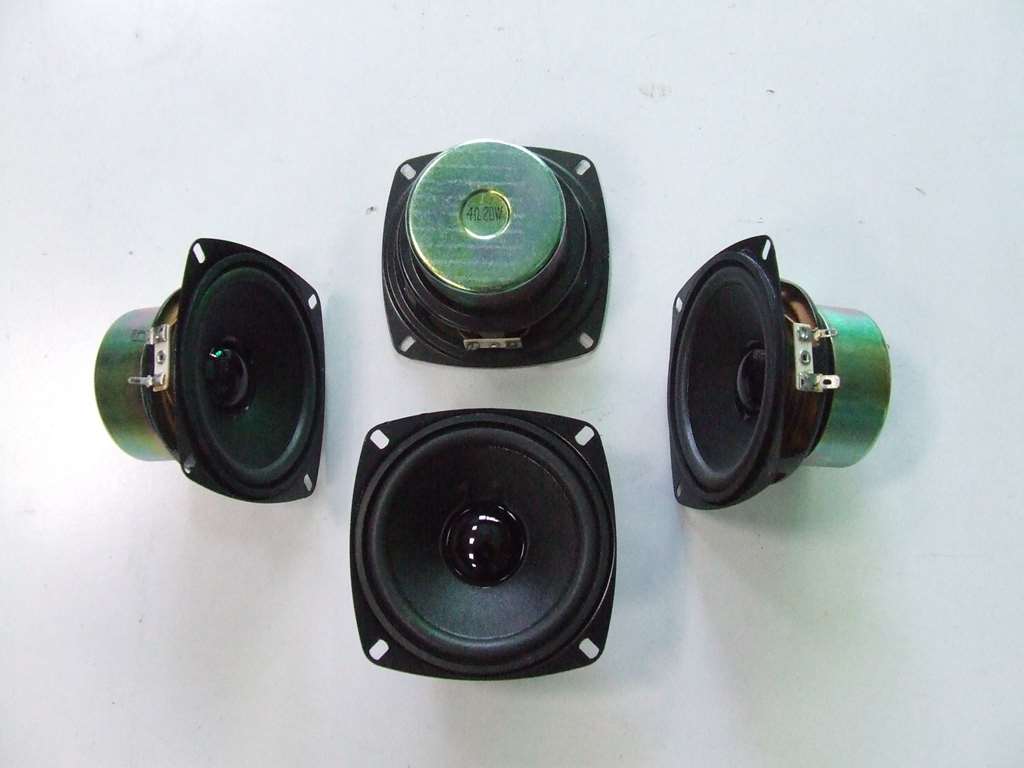 ALTOPARLANTE AMAGNETICO QUADRATO KIT 4 PEZZI 8 OHM 15W 100 MM ALTOPARLANTE AMAGNETICO QUADRATO KIT 4 PEZZI 8 OHM 15W 100 MM