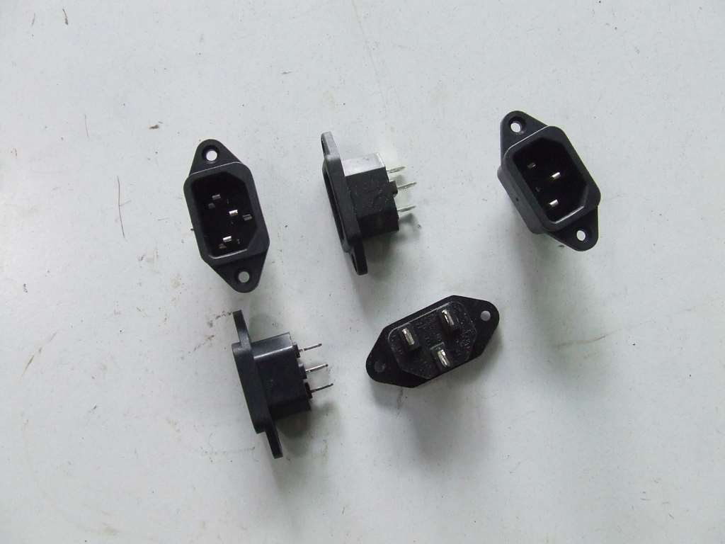 SPINA DA PANNELLO VDE ANCORAGGIO A VITE KIT 5 PEZZI SPINA DA PANNELLO VDE ANCORAGGIO A VITE KIT 5 PEZZI