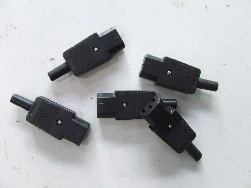 PRESA VOLANTE VDE 6A 250 V KIT 5 PEZZI PRESA VOLANTE VDE 6A 250 V KIT 5 PEZZI