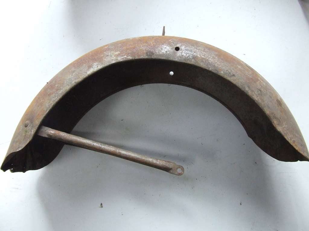 INNOCENTI LAMBRETTA 125 D PARAFANGO ANTERIORE USATO INNOCENTI LAMBRETTA 125 D PARAFANGO ANTERIORE USATO