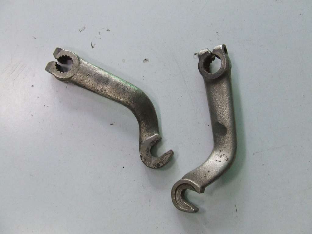 INNOCENTI LAMBRETTA 125 D BRACCETTI RUOTA ANTERIORE USATO INNOCENTI LAMBRETTA 125 D BRACCETTI RUOTA ANTERIORE USATO
