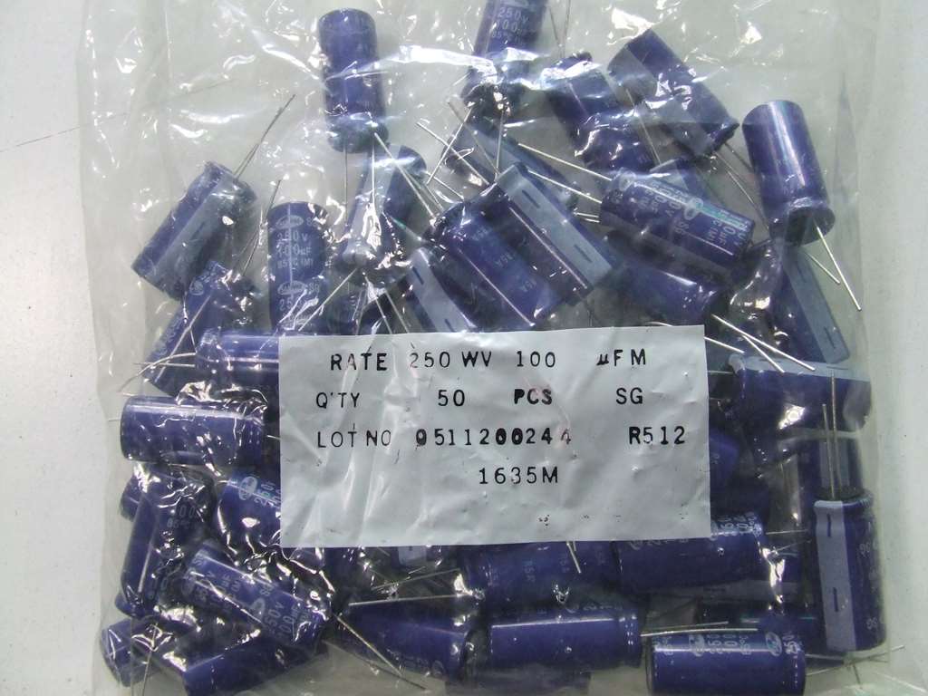 CONDENSATORE ELETTROLITICO 100MF 250V KIT 15 PEZZI CONDENSATORE ELETTROLITICO 100MF 250V KIT 15 PEZZI