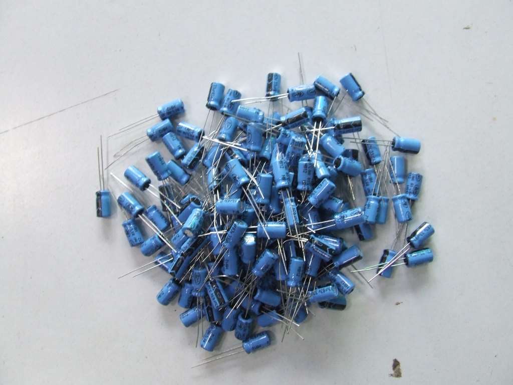CONDENSATORE ELETTROLITICO 33MF 63V KIT 25 PEZZI CONDENSATORE ELETTROLITICO 33MF 63V KIT 25 PEZZI