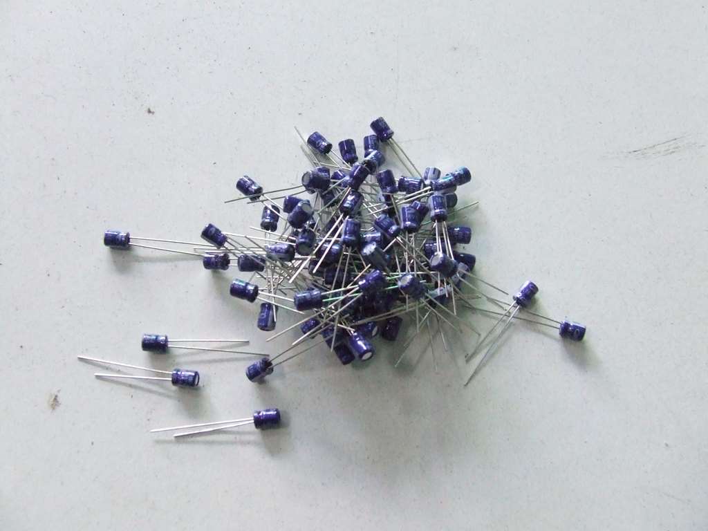 CONDENSATORE ELETTROLITICO 10MF 16V KIT 25 PEZZI CONDENSATORE ELETTROLITICO 10MF 16V KIT 25 PEZZI