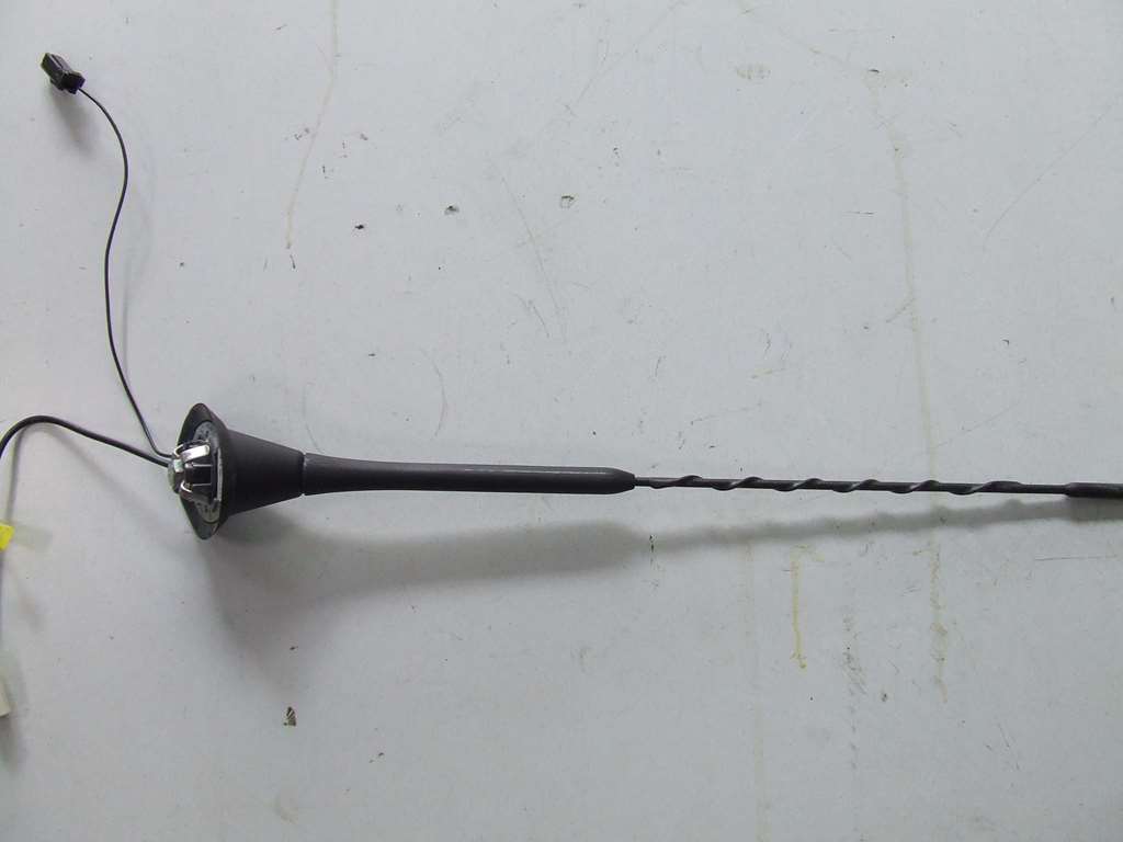 ANTENNA FM PER AUTO AMPLIFICATA ANTENNA FM PER AUTO AMPLIFICATA