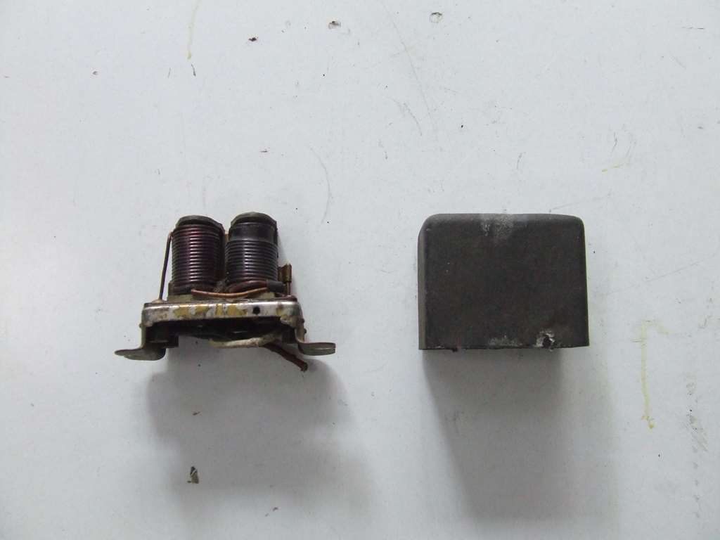 REGOLATORE DI TENSIONE 6 VOLT PER MOTO D'EPOCA ANNI 50 USATO REGOLATORE DI TENSIONE 6 VOLT PER MOTO D'EPOCA ANNI 50 USATO