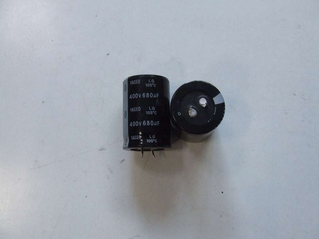 CONDENSATORE ELETTROLITICO 680 MF 400 V KIT 2 PEZZI CONDENSATORE ELETTROLITICO 680 MF 400 V KIT 2 PEZZI