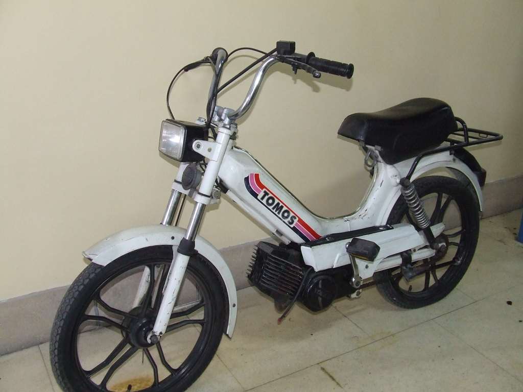 TOMOS CICLOMOTORE ANNI 80 MARCIANTE TOMOS CICLOMOTORE ANNI 80 MARCIANTE