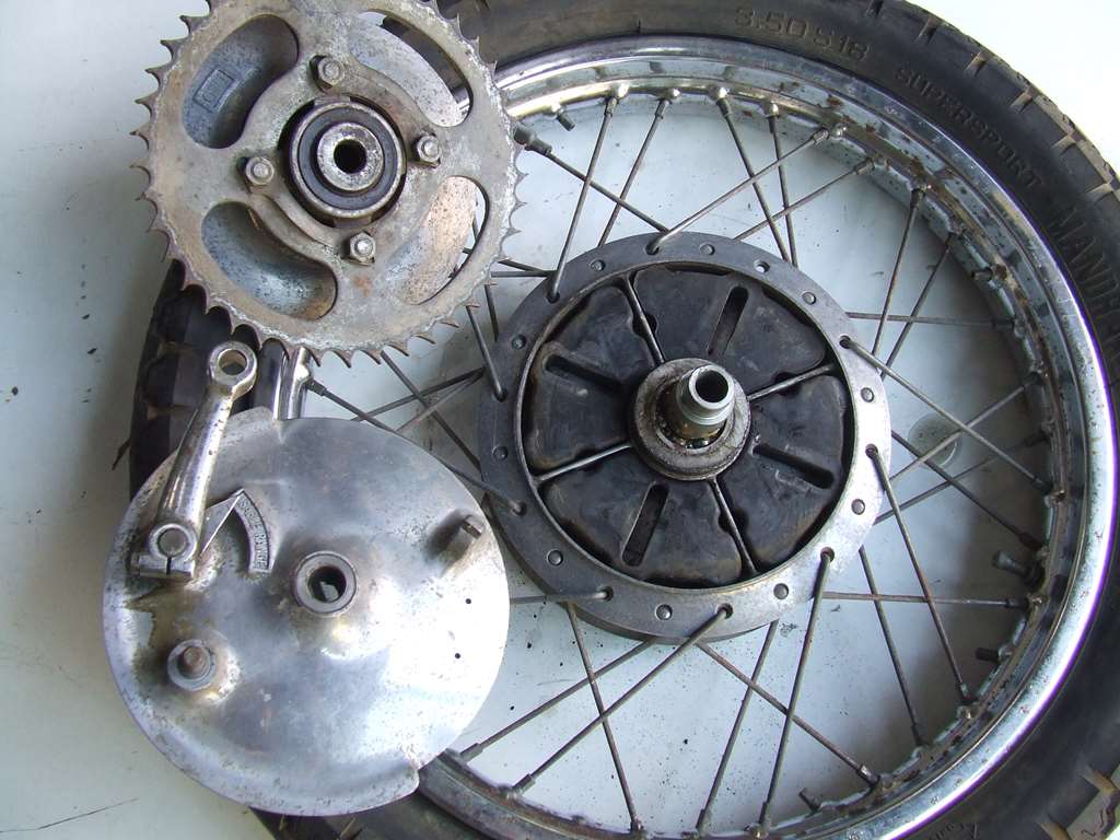 KAWASAKI 2 TEMPI 400 O 500 CC PRIMA SERIE RUOTA POSTERIORE USATO KAWASAKI 2 TEMPI 400 O 500 CC PRIMA SERIE RUOTA POSTERIORE USATO