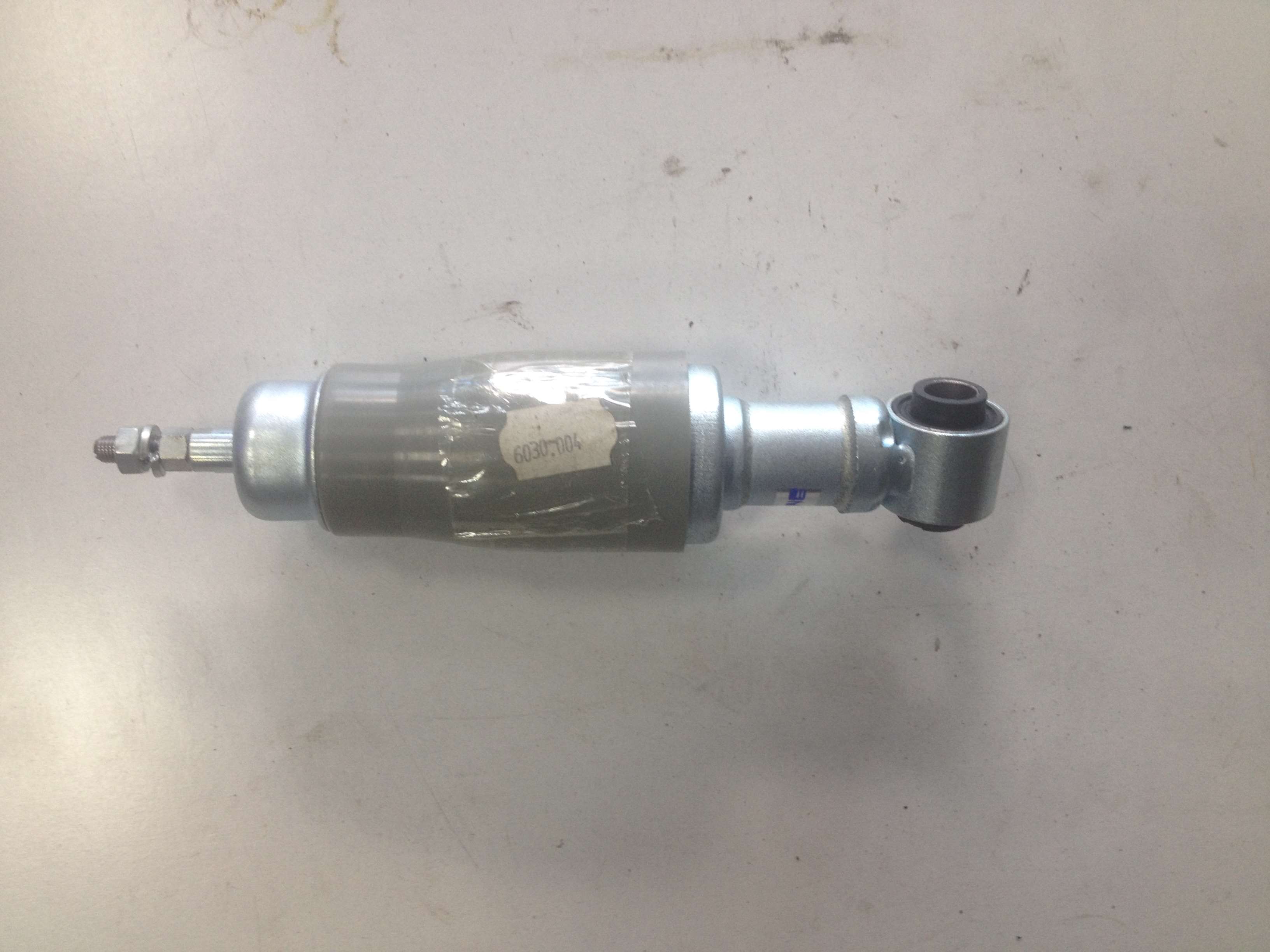 AMMORTIZZATORE CARBONE PER VESPA 50 ANTERIORE TIPO ORIGINALE AMMORTIZZATORE CARBONE PER VESPA 50 ANTERIORE TIPO ORIGINALE